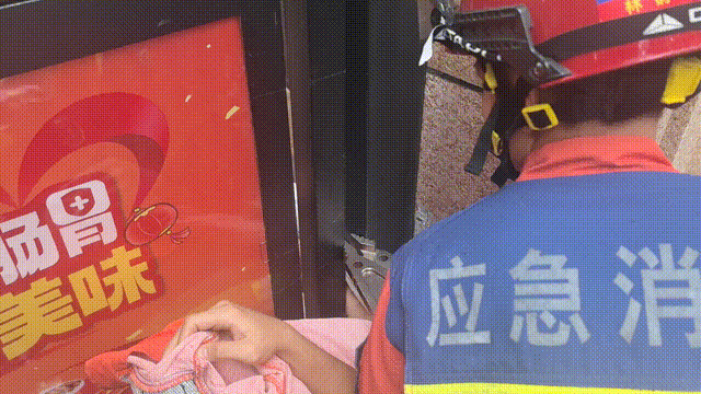 事發(fā)樂(lè)清！孩子一頭“扎進(jìn)”游樂(lè)設(shè)施里了(圖2)